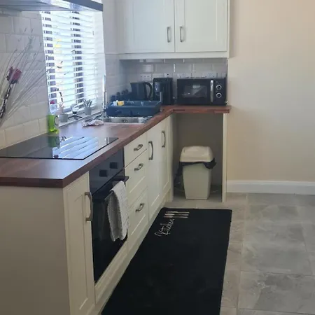 Rural County Sligo Sleeps 2 With Parking Apartmán